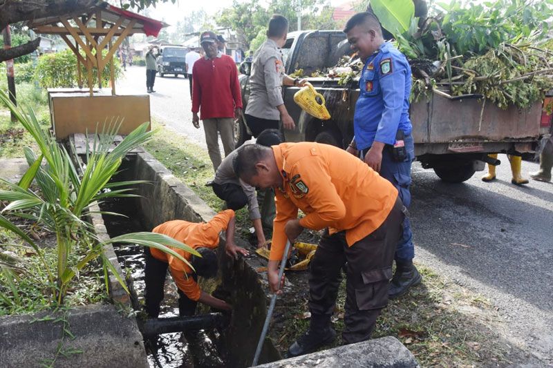 Cegah Bencana Hidrometeorologi, Pemkab Bengkalis Gelar Goro Massal di Desa Air Putih