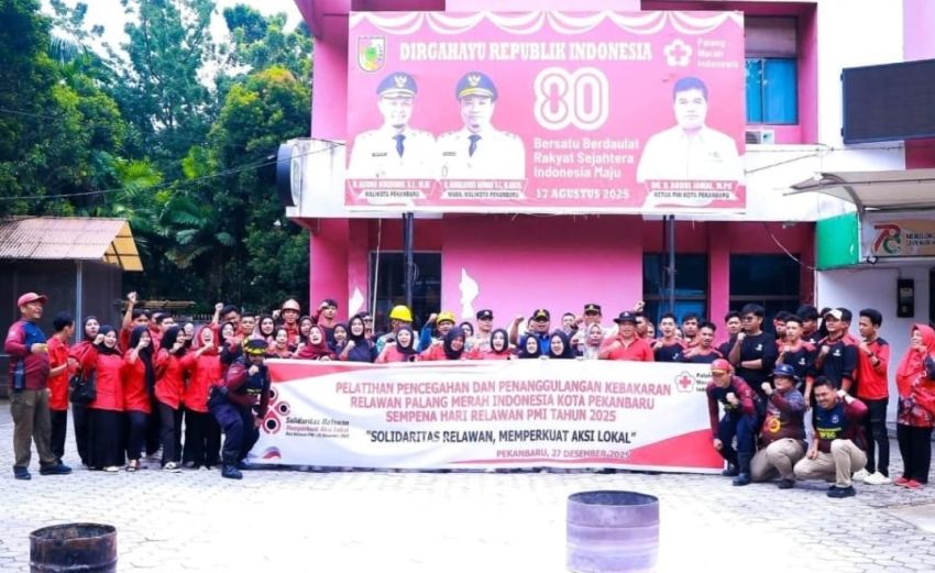 Damkar Pekanbaru Latih Relawan PMI  Cegah Potensi Kebakaran