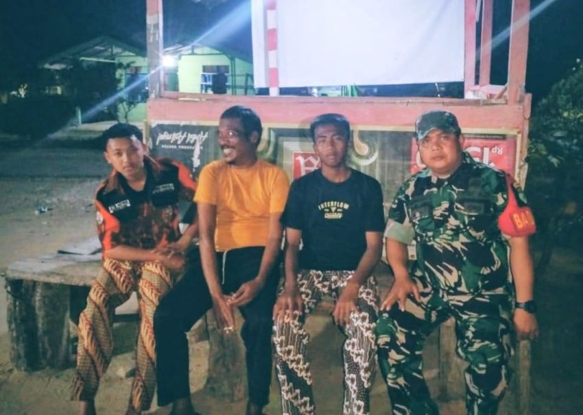 Penguatan Binter, Anggota Koramil 0321-02/ lTP Bersama Pemuda Patroli Siskamling Di Desa Binaan Bangko Sempurna