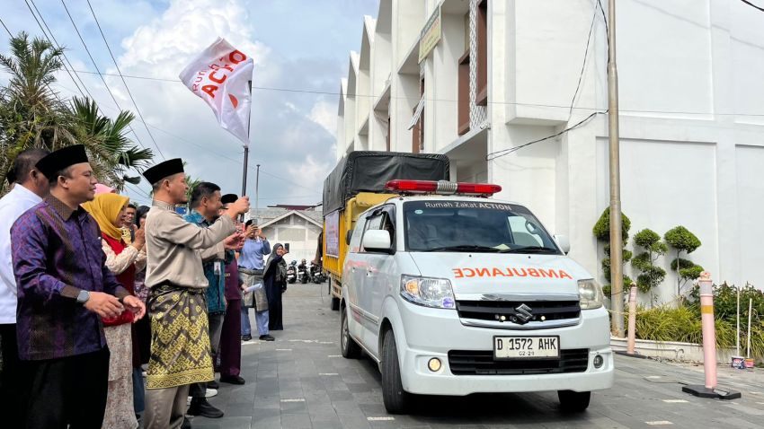 Wako Pekanbaru Lepas Truk Kemanusiaan Rumah Zakat Riau