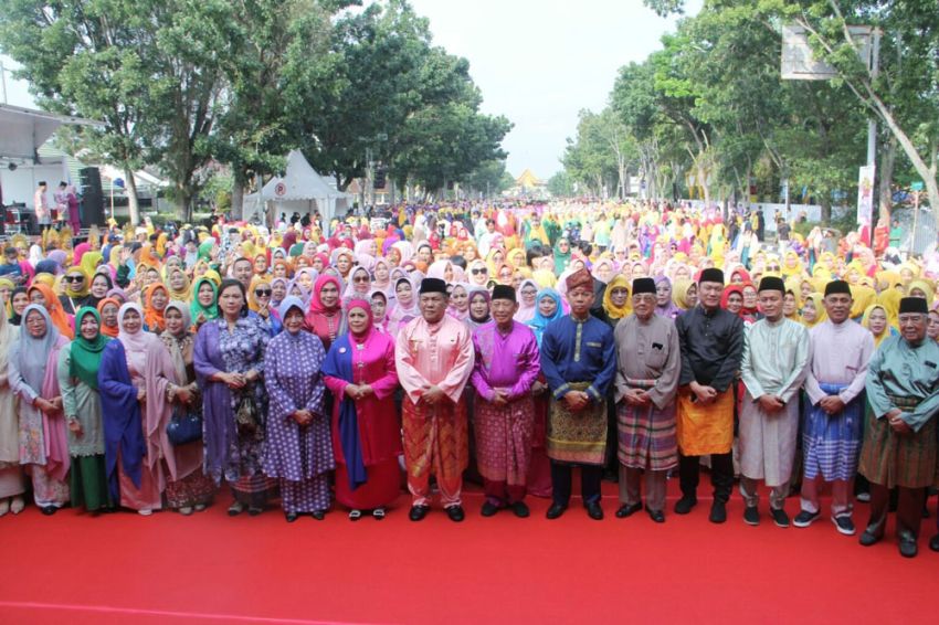 Bupati dan Ketua GOW Inhil Hadiri Ajang Pelestarian Budaya Melayu, 6.000 Penari Zapin di Pekanbaru Pecahkan Rekor Dunia