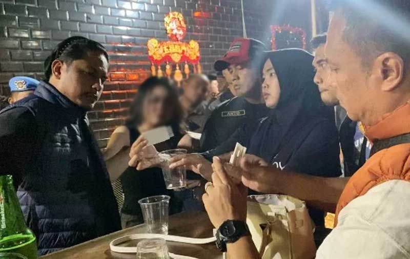 Razia Gabungan Sasar THM di Pekanbaru, Dua Wanita Diduga Pengguna Narkoba Diamankan