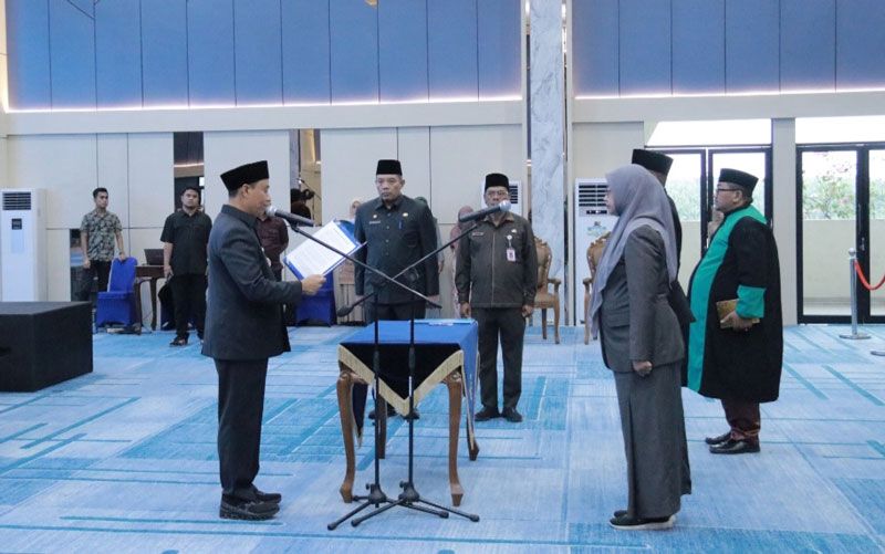 Wawako Lantik 43 Pejabat di Lingkup Pemko Pekanbaru