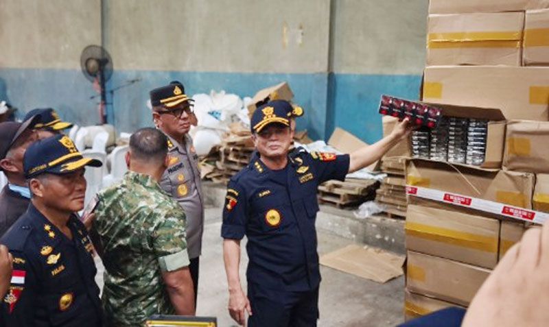 BC pekanbaru Gerebek Gudang Rokok Ilegal Senilai Rp300 Miliar