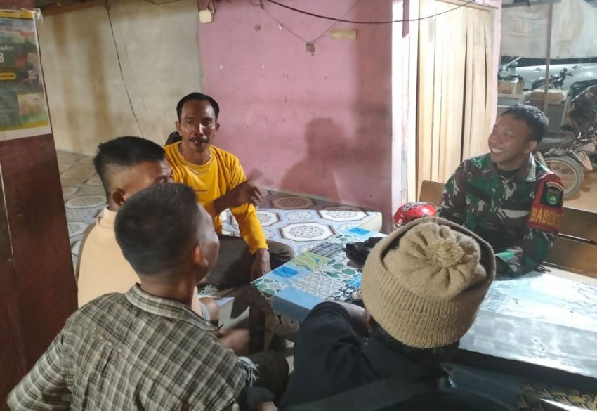 Babinsa Koramil 0321- 02/TP Patroli Siskamling di Wilayah Rantau Kopar