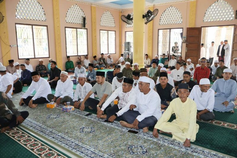 Staf Ahli Bupati TM Syaifullah Hadiri Haul Syekh H. Abdul Fatah Bin H. Abdul Rasyid ke-60