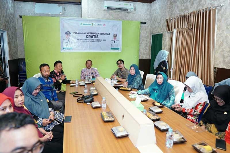 Bupati Herman Pantau Pelayanan KB dan Kesehatan Serentak Secara Daring