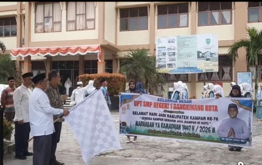 UPT SMP Negeri 1 Bangkinang Kota Taja Pawai Taaruf Menyambut Ramadhan dan Peringatan HUT Kabupaten Kampar Ke-76