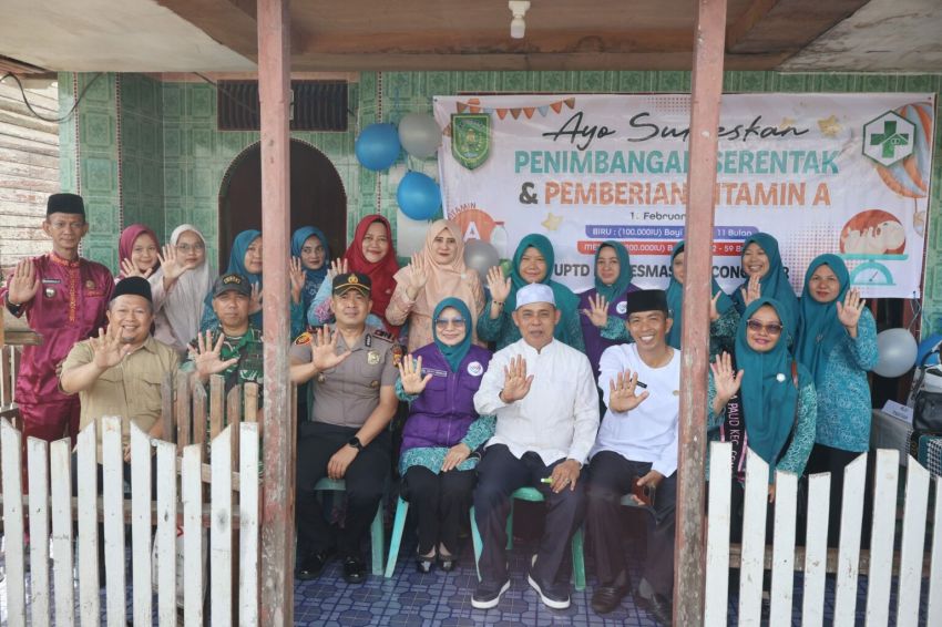 Bupati Bersama Ketua GINTAS Inhil Serahkan Bantuan untuk Anak Stunting dan Keluarga Berisiko di Concong
