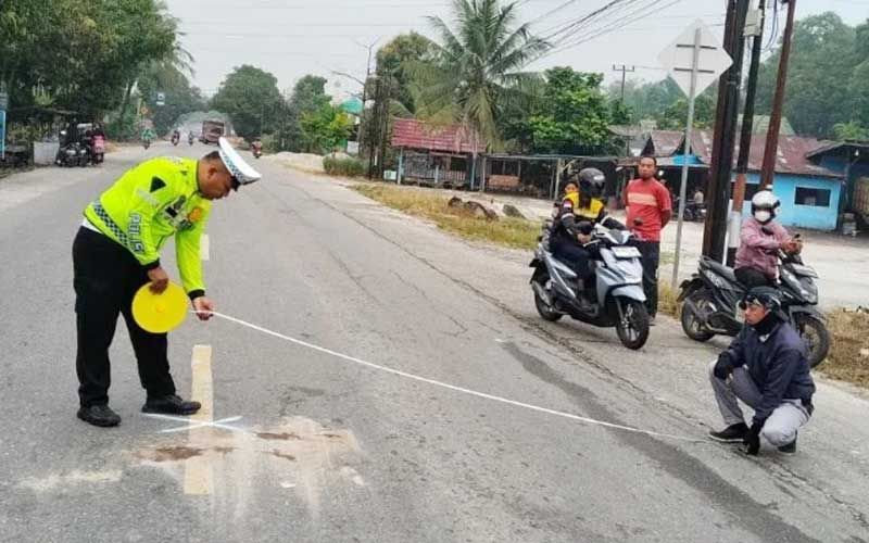Gagal Mendahului Truk, Pengendara Motor Tewas Terlindas di Jalan Raya Pekanbaru-Bangkinang