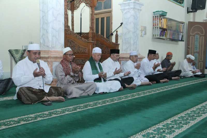 Bupati H. Herman Hadiri Haul Jamak, Sambut Ramadan 1447 H di Masjid Besar Darul Hikmah