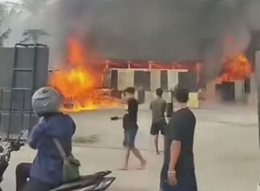 Gudang Solar Ilegal di Pekanbaru Terbakar Akibat Percikan Api Kabel Listrik