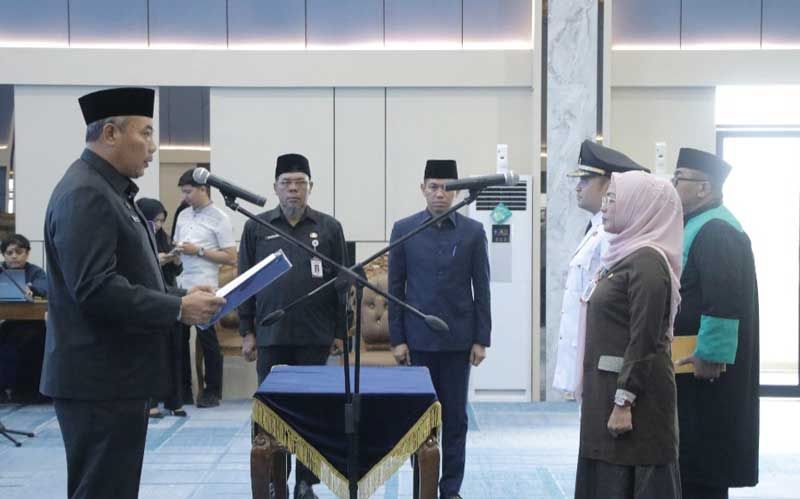 Pj Sekdako Pekanbaru Lantik 25 Pejabat Eselon III dan IV