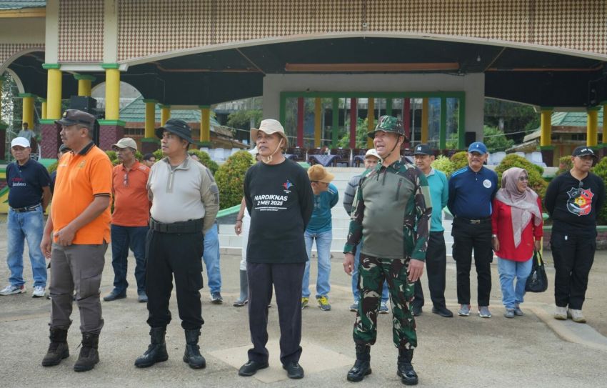 Tindak Lanjut Arahan Presiden, Bupati Inhil Pimpin Gotong Royong di Tembilahan