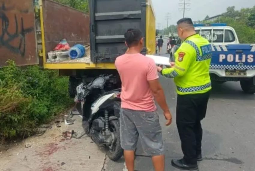 Bocah Berbonceng Tiga Tabrak Truk Parkir, Satu Tewas di TKP