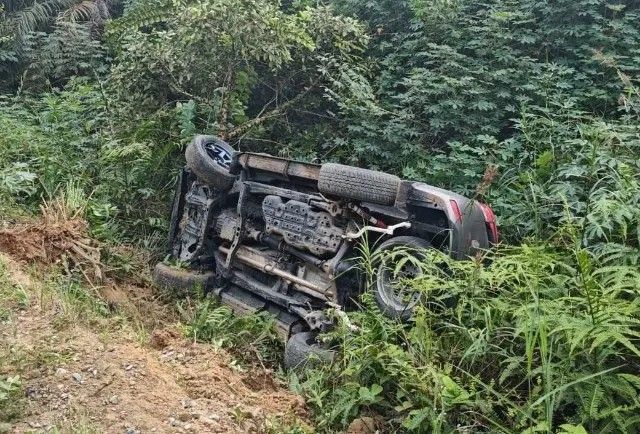 Kabur Dikejar Polisi, Mobil Bandar Sabu di Rohil Terguling