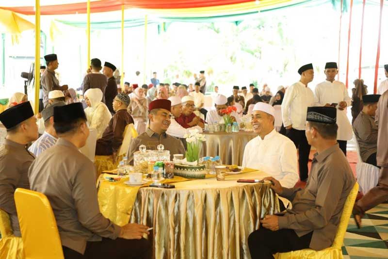 Idul Fitri 1447 H, Bupati Inhil H.Herman dan Keluarga Terima Kunjungan Silaturahmi Masyarakat