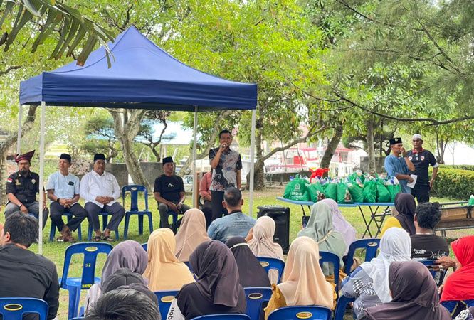 Ramadan Berbagi, Anggota DPD RI Arif Eka Saputra Salurkan Sembako untuk Warga