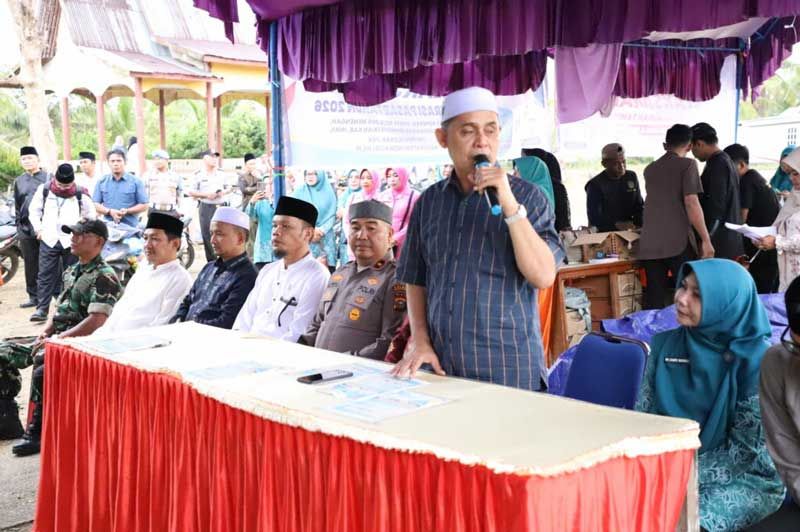Tinjau Operasi Pasar Murah di Kuindra, Bupati Inhil Berharap Ringankan Kebutuhan Masyarakat