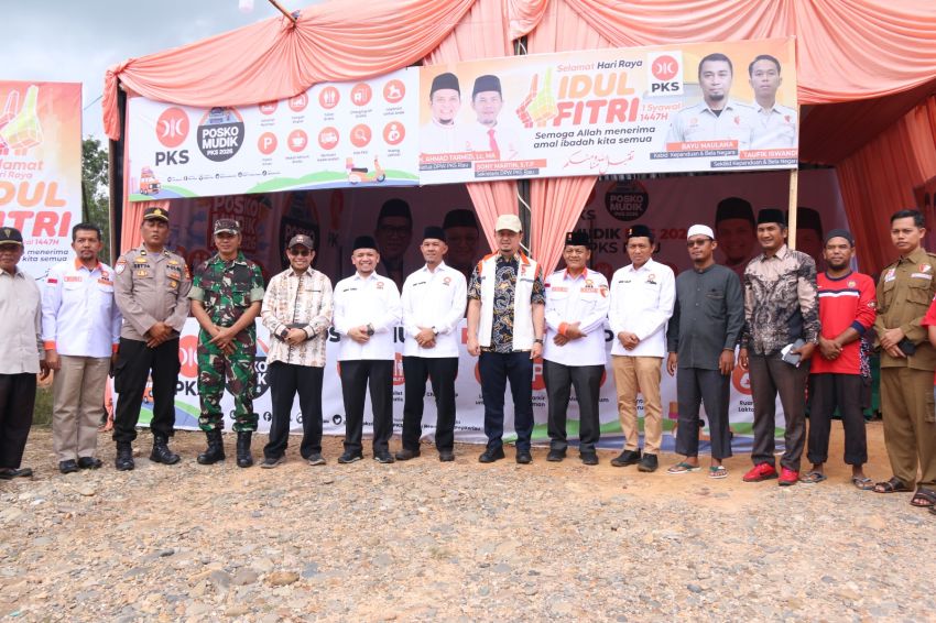 Syahrul Aidi dan Hendry Munief Bersama Ketua DPW PKS Riau Resmikan Posko Mudik di Perbatasan Riau-Sumbar