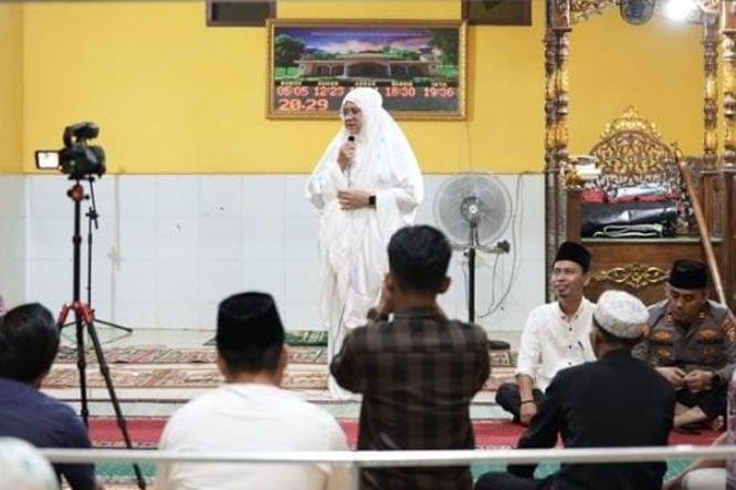 Pemkab Siak Bersama Baznas Kabupaten Siak Salurkan Zakat kepada Sejumlah Mustahik di Kampung Rempak