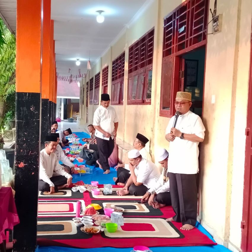 Keluarga Besar UPT SMPN 4 Siak Hulu Gelar Buka Bersama Ramadhan 1447 H