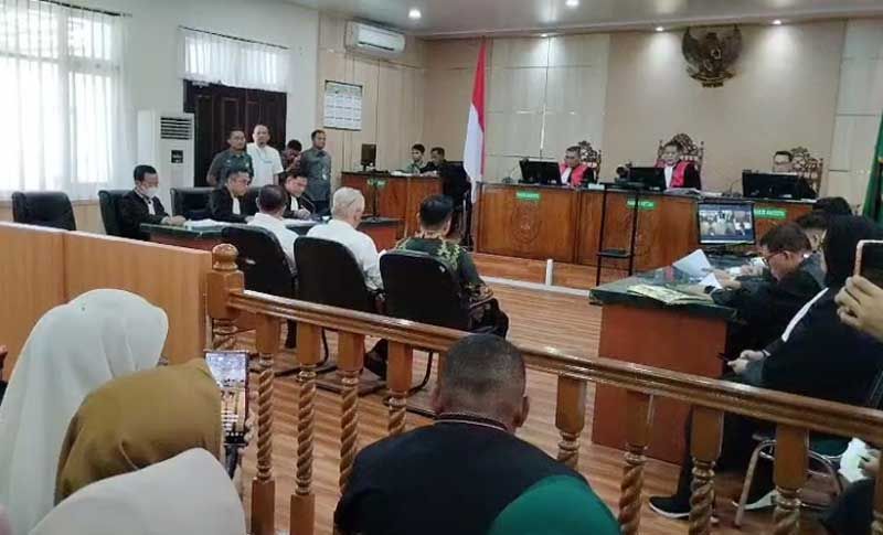 Sidang Perdana, Gubernur Riau Nonaktif Abdul Wahid Ajukan Pengalihan Tahanan