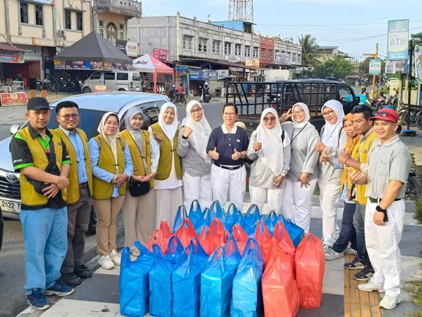 Ratusan Paket Makanan dan Sembako Menjadi Berkah Untuk Warga