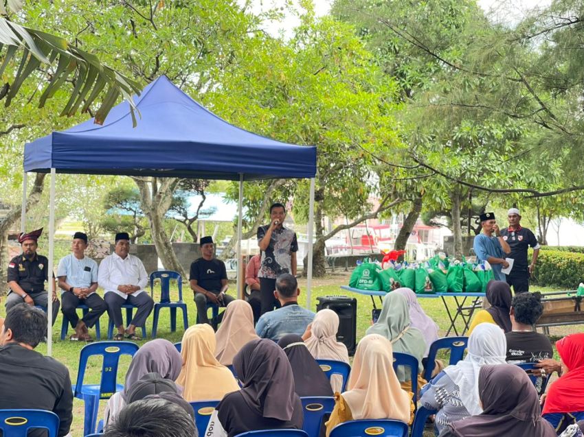 Anggota DPD/MPR RI Arif Eka Saputra Berbagi Sembako dan Bingkisan Ramadan di Bengkalis