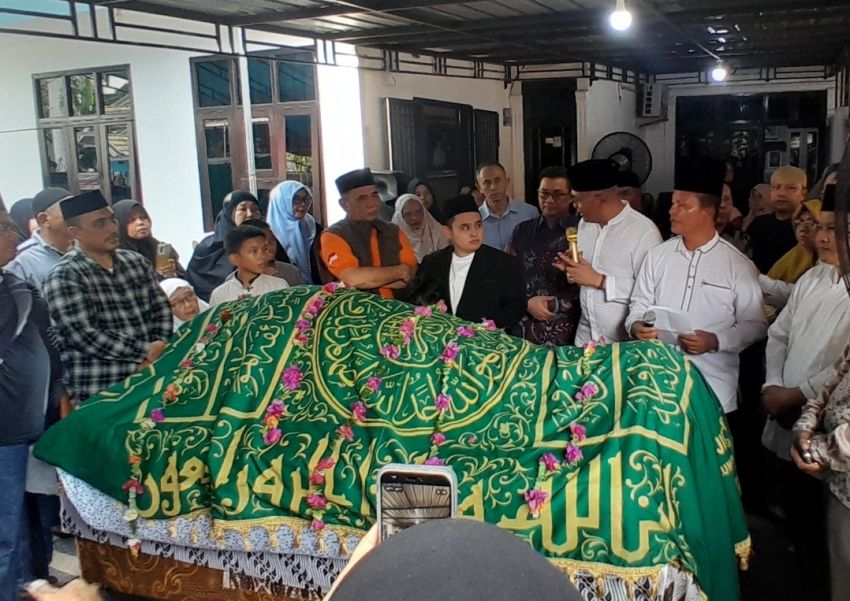 Ratusan Pelayat Lepas Zulmansyah Sekedang Menuju Peristirahatan Terakhir