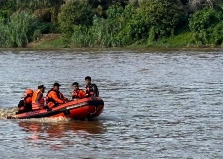 Balita 4 Tahun Hilang di Batang Kuantan, Sendal Tertinggal di Pinggir Sungai