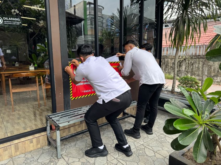 Tegas! Bapenda Pekanbaru Segel Sementara Objek Pajak di Jalan Riau