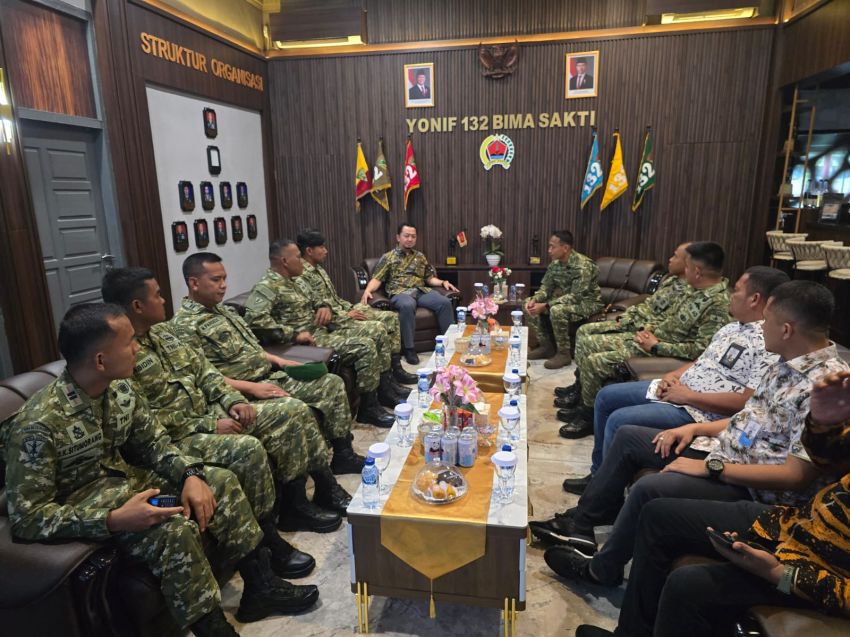 Kunker  ke Yonif  132/Bima Sakti,  Anggota Komisi I DPR RI Dorong TNI Makin Dekat dengan Rakyat