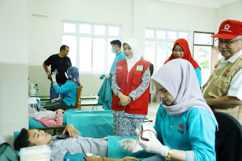 Ketua PMI Inhil Hj. Katerina Susanti Tinjau Pelaksanaan Donor Darah