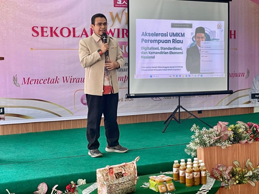 Wisuda Sekolah Wirausaha Aisyiyah Riau, Hendry Munief: Perempuan Berpotensi Gerakkan UMKM