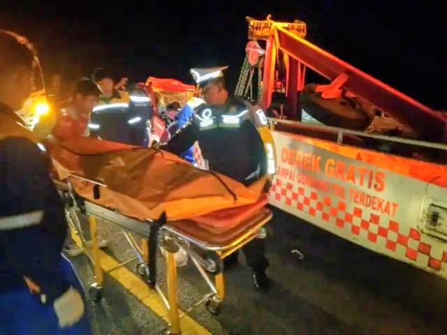 Calya Tabrak Truk di Tol Permai, Dua Tewas
