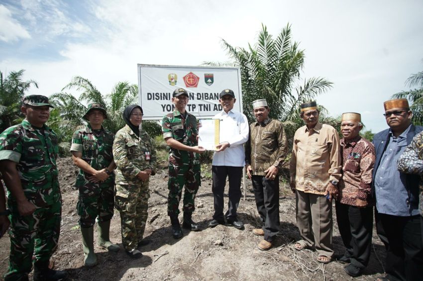 Bupati Inhil bersama Pihak Kemhan Survei Lokasi Pembangunan Batalyon Ketahanan Pangan