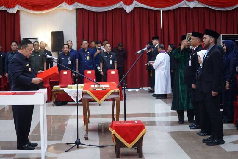 SF Hariyanto Lantik 238 Pejabat Eselon III dan IV Pemprov Riau