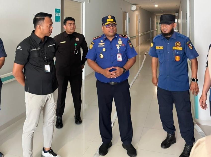 Damkar Pekanbaru Uji Laik Alat Proteksi Kebakaran RS Awal Bros Hangtuah