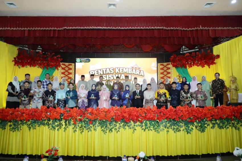 Staf Ahli Bupati Hadiri Pelepasan Siswa Kelas IX MTSN 2 Inhil