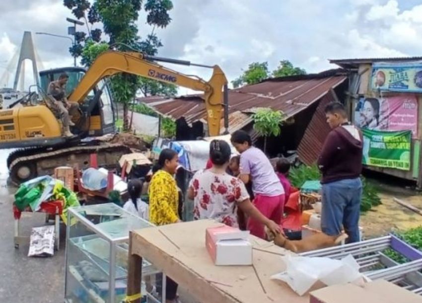 Bangunan Liar di Kawasan Jembatan Siak IV Pekanbaru Dibongkar