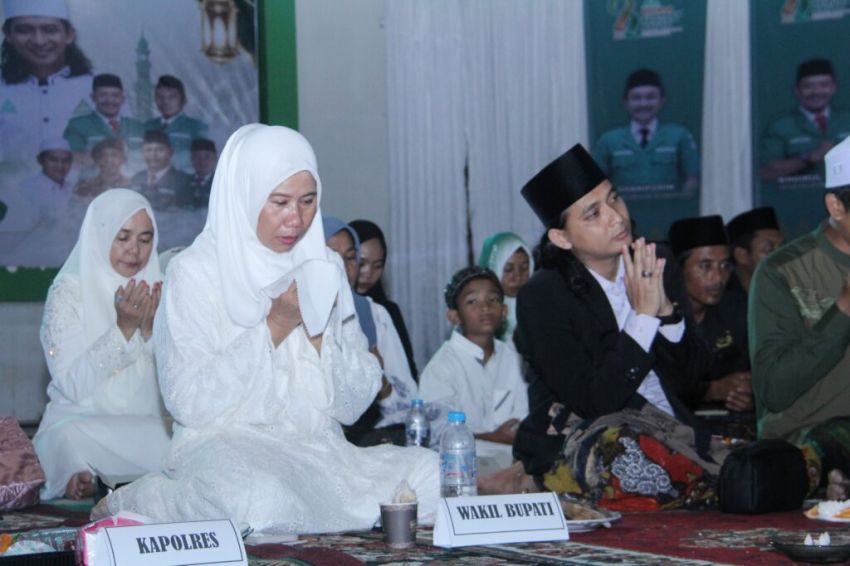 Inhil Bersholawat, Wabup Ajak Perkuat Ukhuwah dalam benteng Agama