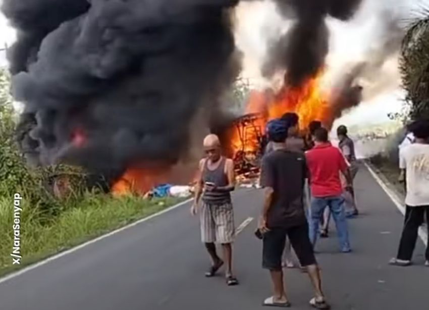 Bus ALS Tabrak Truk Tangki di Jalan Lintas Sumatera, 16 Korban Tewas Terbakar