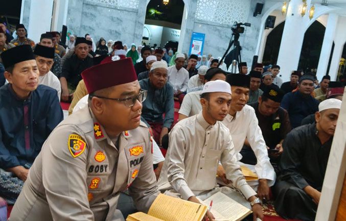 Kapolres Kampar Silaturahmi dengan UAS dan Masyarakat Lewat Kegiatan Kajian Subuh