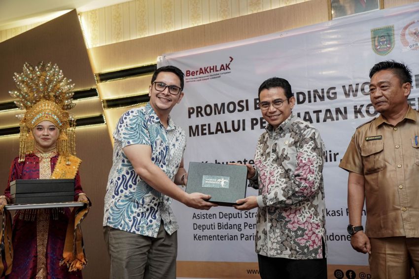 Hendry Munief dan Kemenpar Taja Bimtek Promosi Wisata di Rohil, Latih Gen Z Manfaatkan Media Sosial