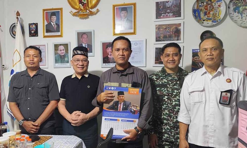 Sinergi Pejuang Kedaulatan: Forum Kader Bela Negara Temui Wilson Lalengke di Kediaman