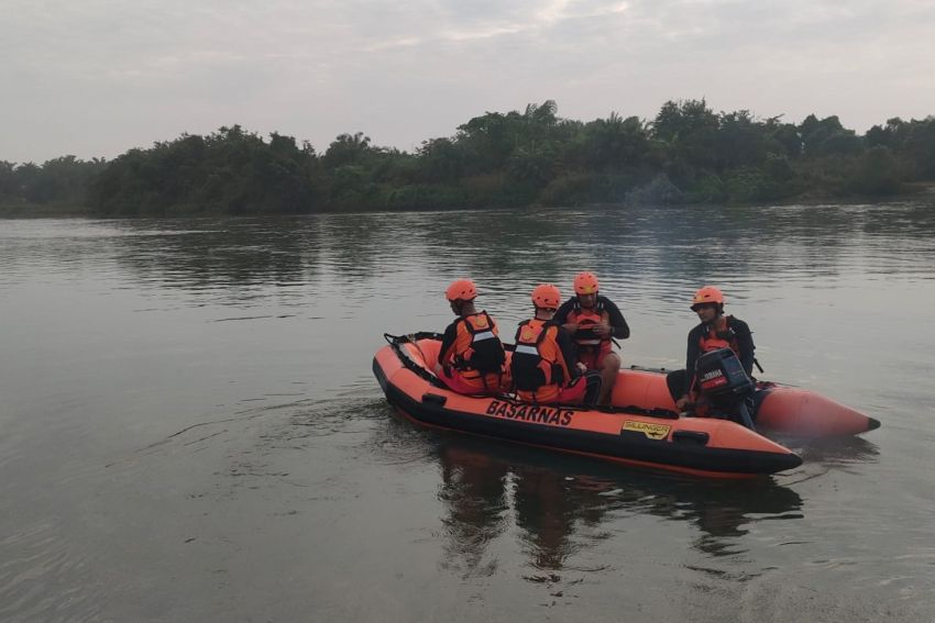 Hari Kedua Pencarian, Warga Bandung yang Tenggelam di Sungai Kampar Belum Ditemukan