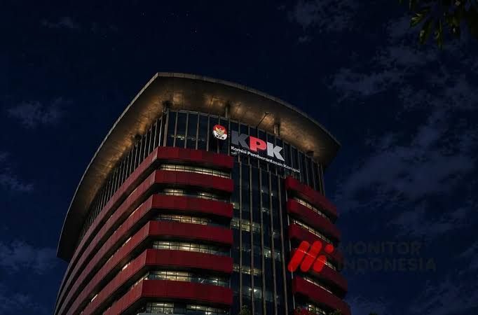 Sempat Menghilang, Bupati dan Sekda Kuansing Tiba di Gedung Merah Putih KPK Malam Ini