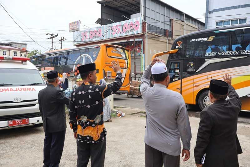 Lepas Kafilah Inhil MTQ Riau ke-44 Kuansing, Bupati: Jaga Nama Baik Daerah
