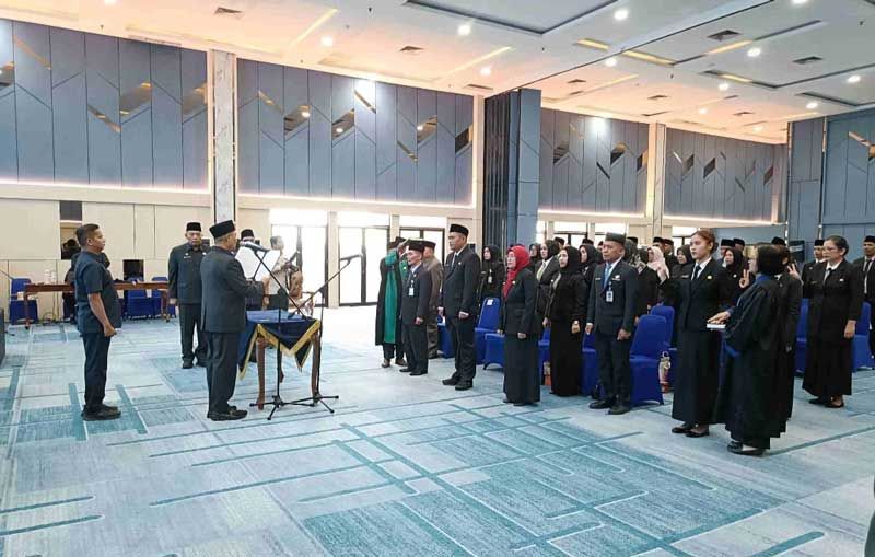 Wawako Markarius Anwar Lantik 42 Pejabat di Lingkup Pemko Pekanbaru